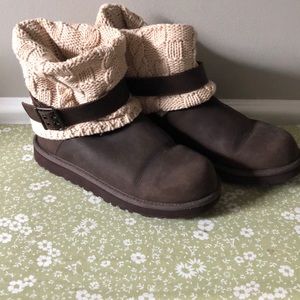 UGG Australia Women's Brown Sweater Top Low Boots